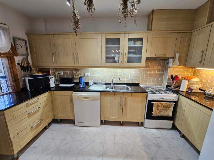 Image No.10-3 Bed Apartment for sale