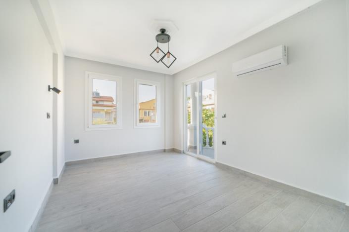 Image No.8-3 Bed Duplex for sale