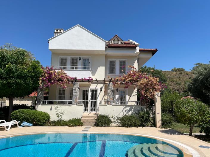 Image No.1-4 Bed Villa / Detached for sale