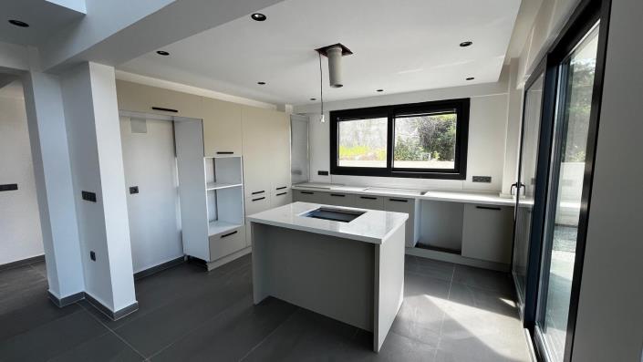 Image No.3-4 Bed Villa for sale