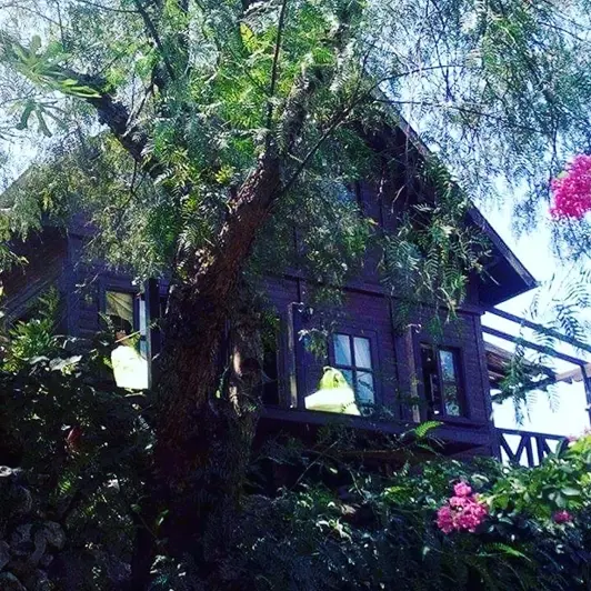 Image No.1-4 Bed Chalet for sale