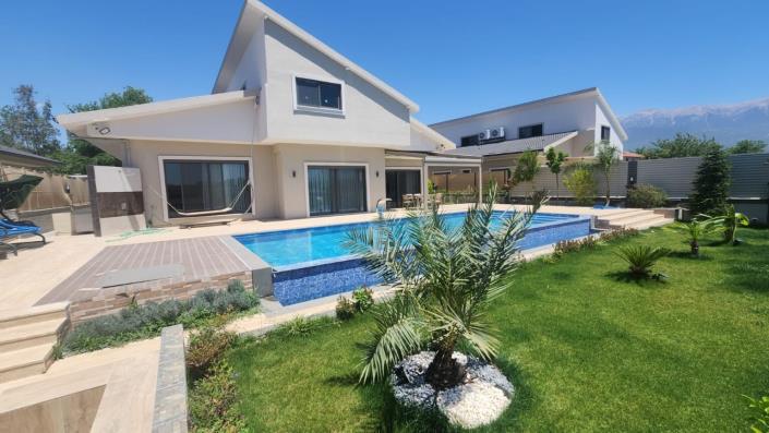 Image No.1-5 Bed Villa for sale