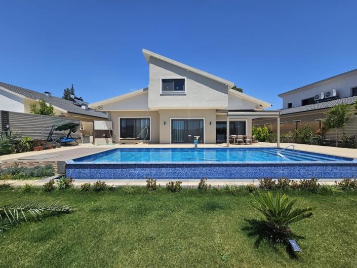 Image No.1-5 Bed Villa for sale
