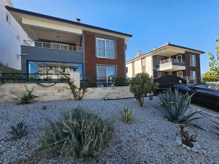 Image No.2-4 Bed Villa for sale