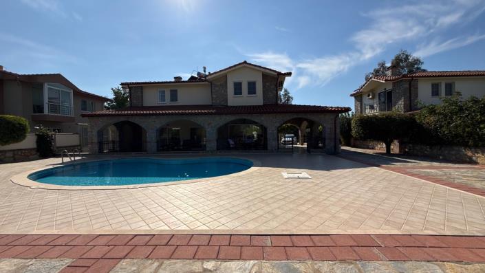 Image No.1-3 Bed Villa / Detached for sale