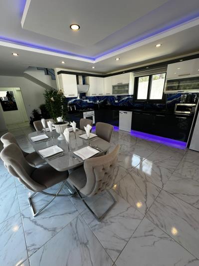 Image No.5-4 Bed Villa / Detached for sale