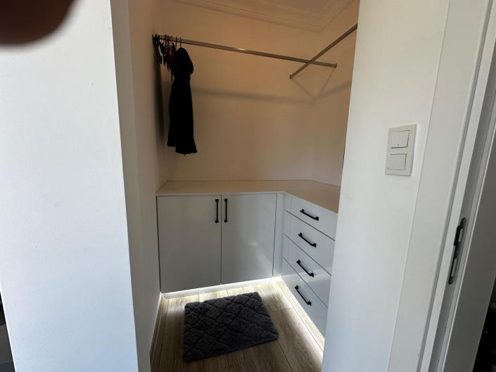 Image No.28-4 Bed Villa / Detached for sale