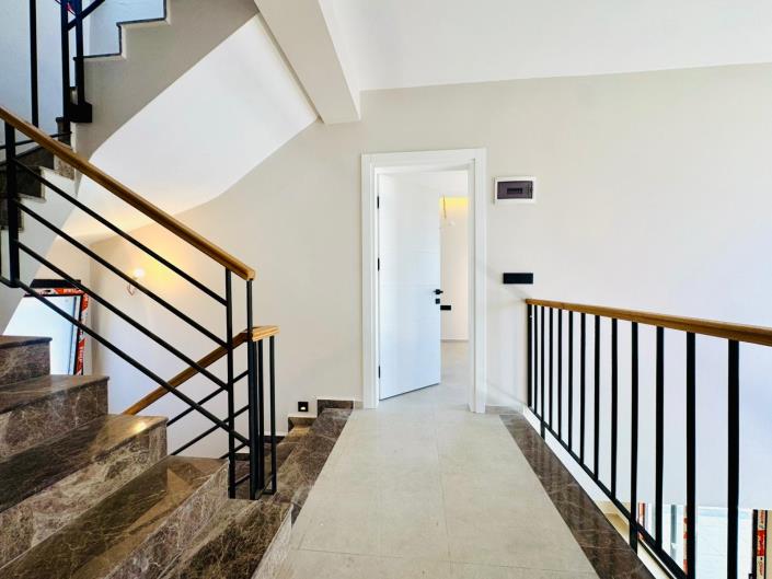 Image No.10-3 Bed Villa for sale