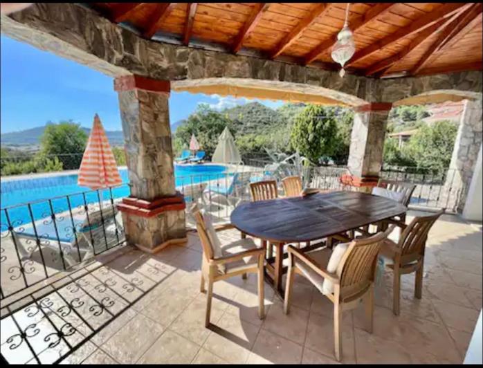 Image No.7-Villa de 4 chambres à vendre à Uzumlu