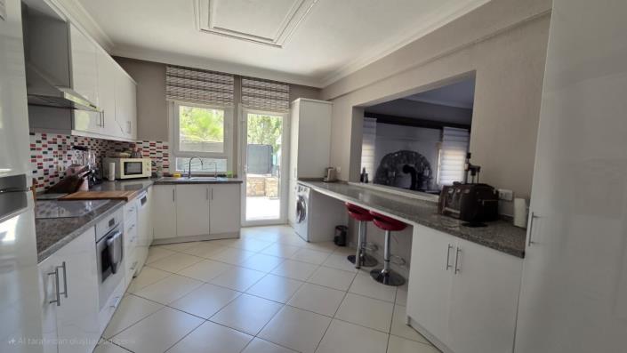 Image No.6-4 Bed Villa for sale