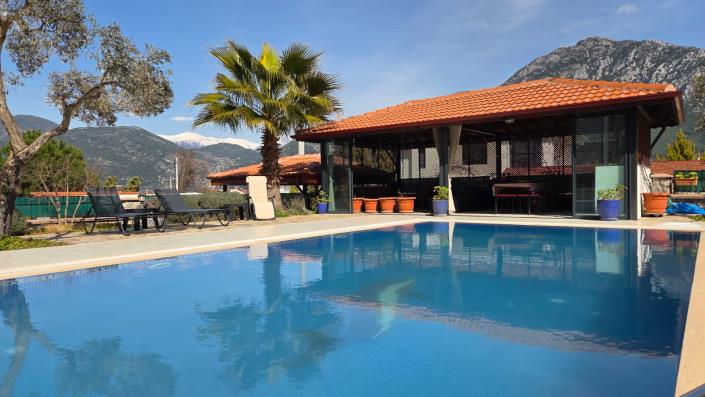 Image No.43-4 Bed Villa / Detached for sale
