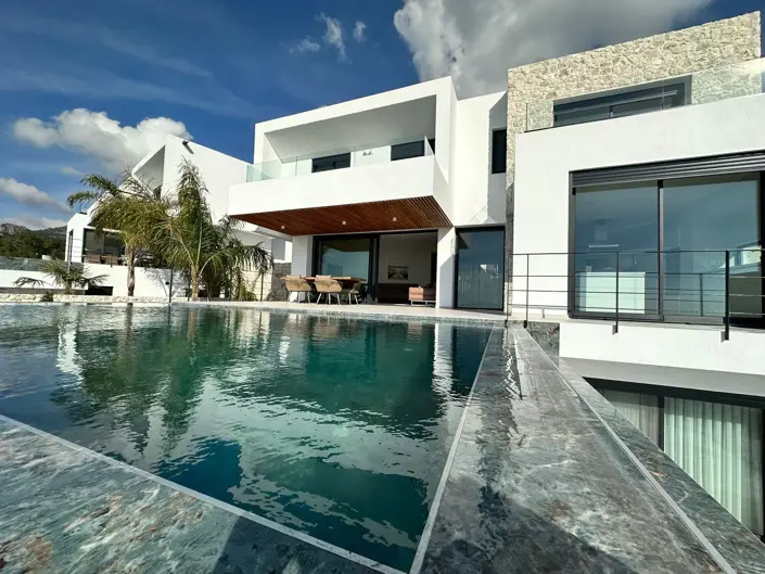 Image No.2-4 Bed Villa / Detached for sale