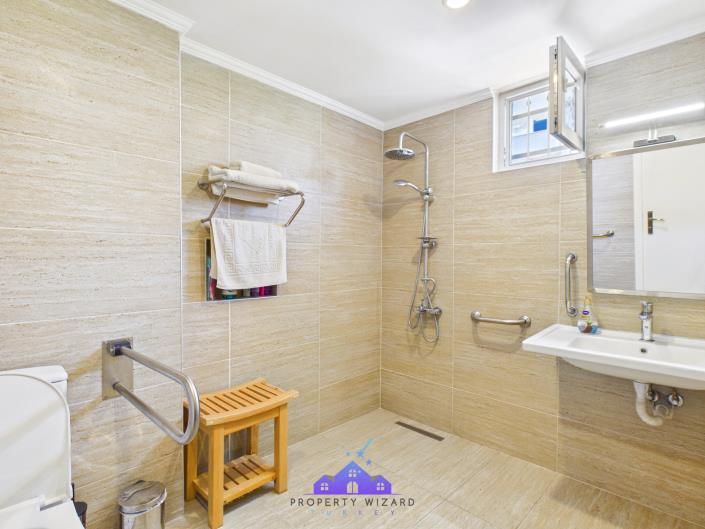 Image No.11-4 Bed Villa / Detached for sale