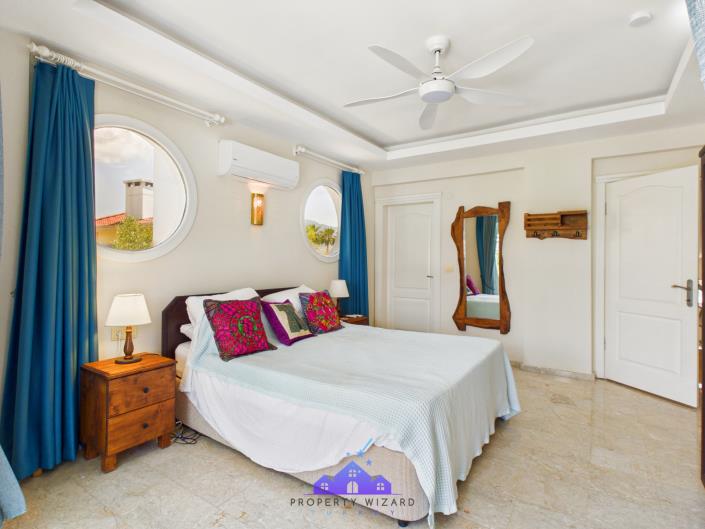 Image No.17-4 Bed Villa / Detached for sale