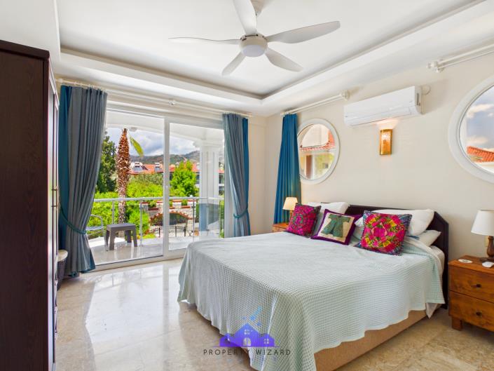 Image No.18-4 Bed Villa / Detached for sale