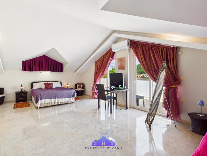 Image No.21-4 Bed Villa / Detached for sale