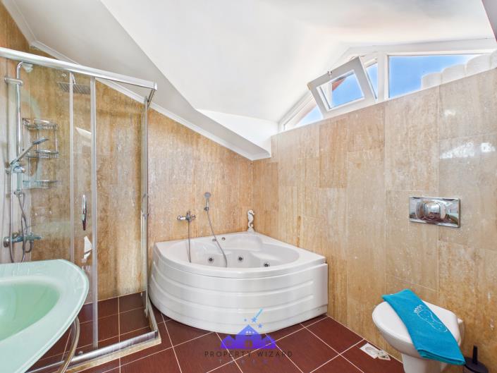 Image No.22-4 Bed Villa / Detached for sale