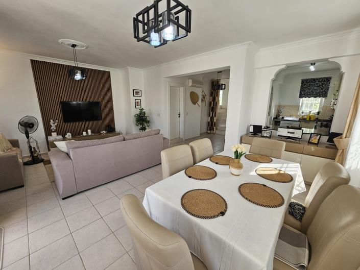 Image No.8-3 Bed Semi-Detached for sale