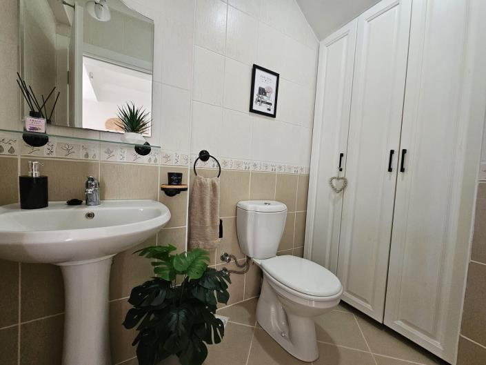 Image No.17-3 Bed Semi-Detached for sale