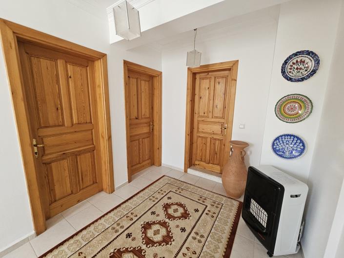 Image No.18-3 Bed Semi-Detached for sale