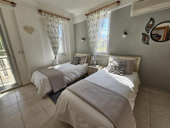 Image No.21-3 Bed Semi-Detached for sale