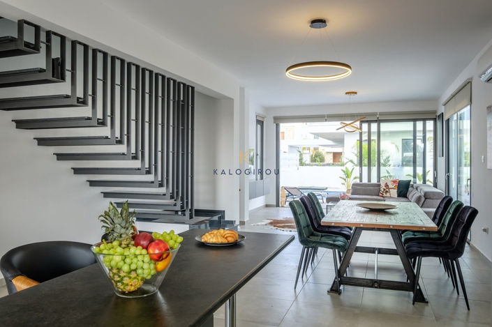 Image No.5-5 Bed House for sale