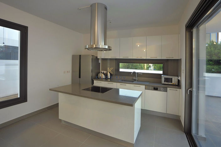 Image No.6-5 Bed House for sale