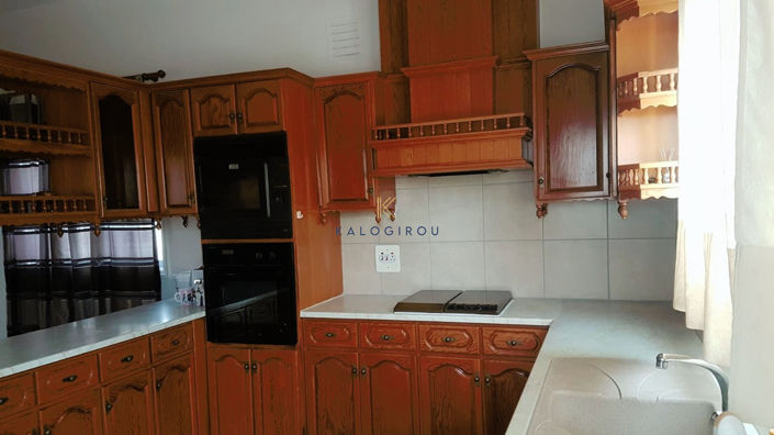 Image No.5-8 Bed Property for sale