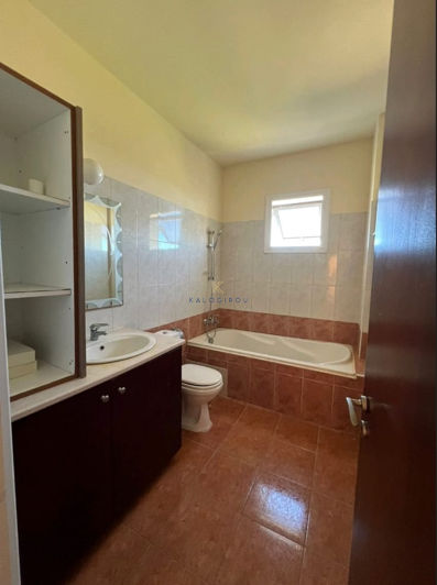 Image No.6-3 Bed House for sale