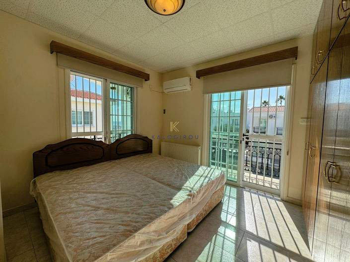 Image No.11-3 Bed House for sale