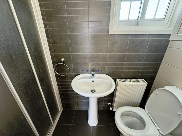 Image No.8-3 Bed House for sale