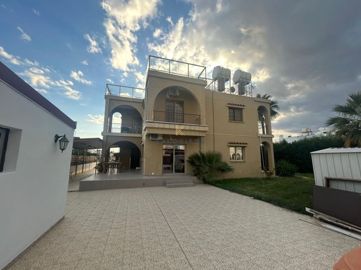 Image No.19-3 Bed House for sale