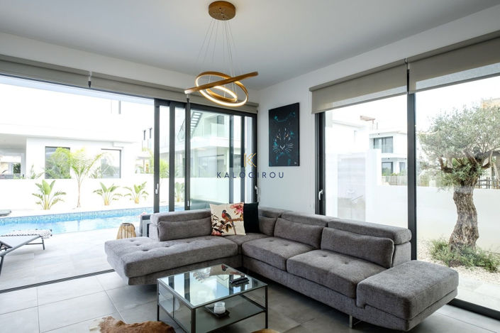 Image No.2-5 Bed House for sale