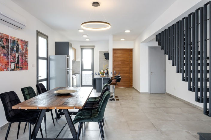 Image No.3-5 Bed House for sale