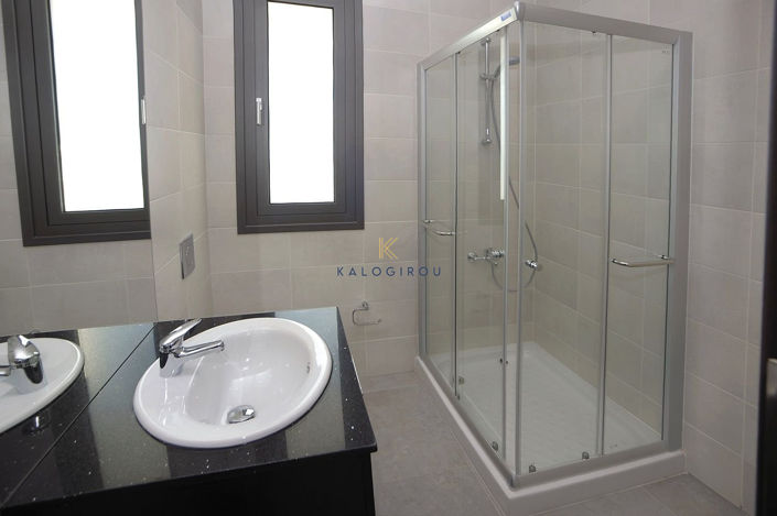 Image No.8-5 Bed House for sale