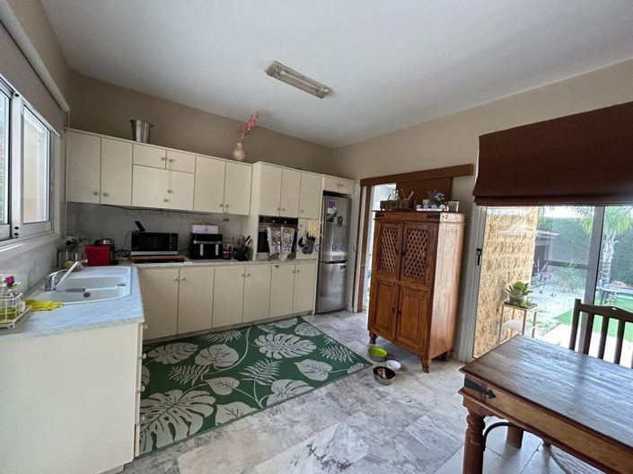 Image No.8-4 Bed House for sale