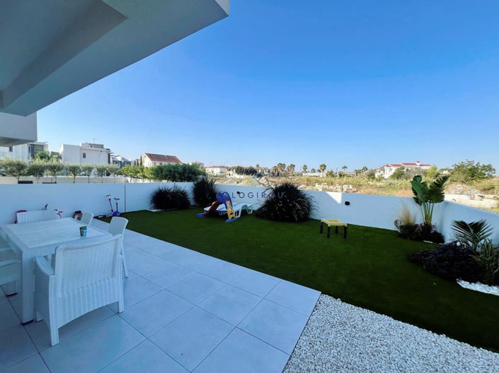 Image No.6-3 Bed House for sale