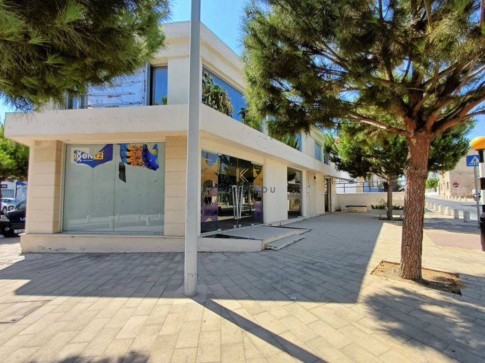 Image No.2-Commercial à vendre à Aradippou