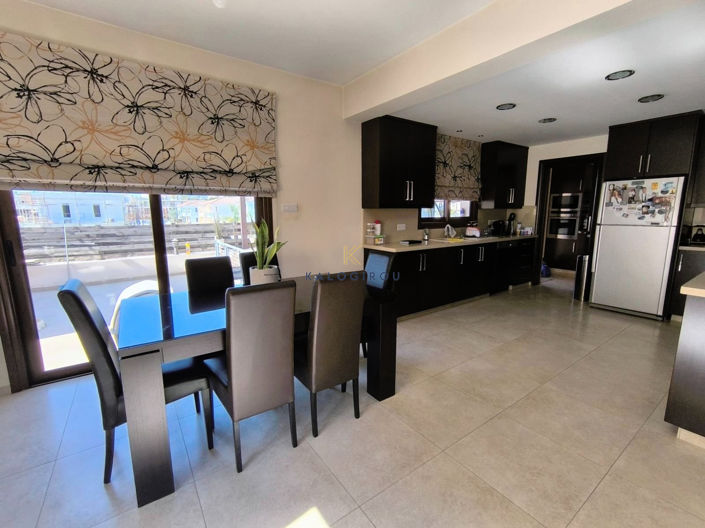 Image No.8-Maison de 4 chambres à vendre à Leivadia