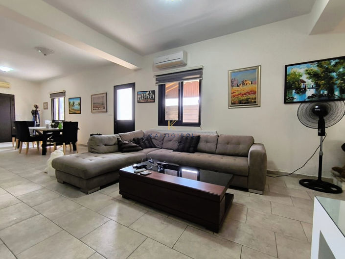 Image No.3-5 Bed House for sale