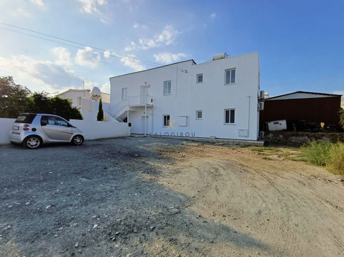 Image No.1-4 Bed Property for sale