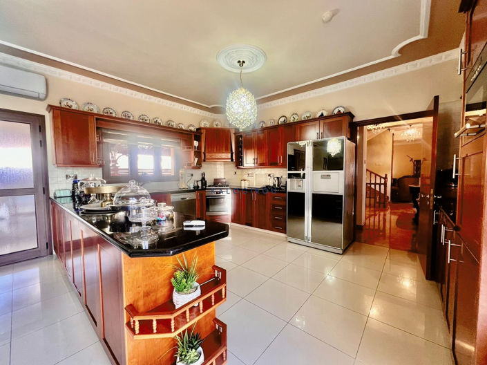 Image No.15-6 Bed House for sale