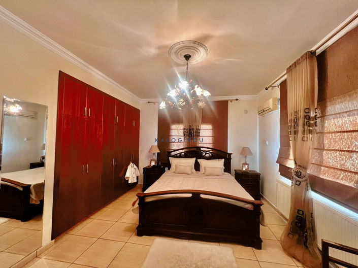 Image No.16-6 Bed House for sale