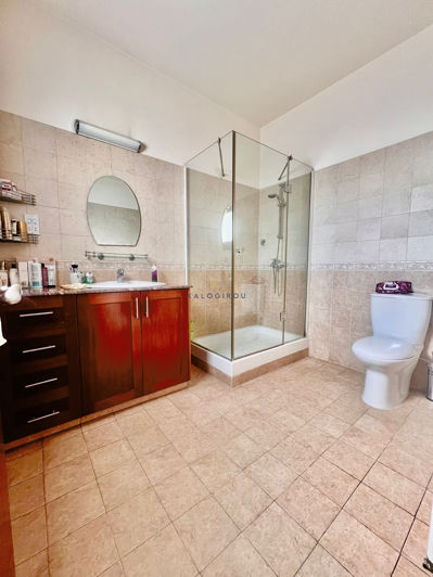 Image No.17-6 Bed House for sale