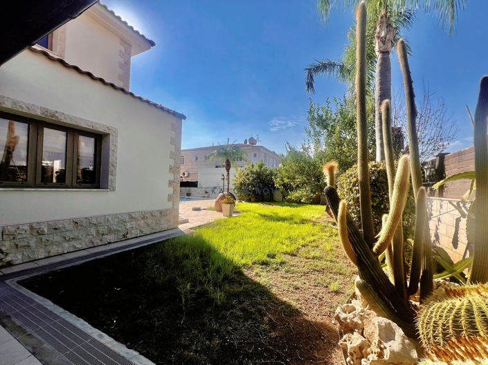 Image No.25-6 Bed House for sale