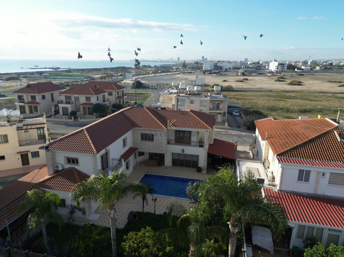 Image No.34-6 Bed House for sale