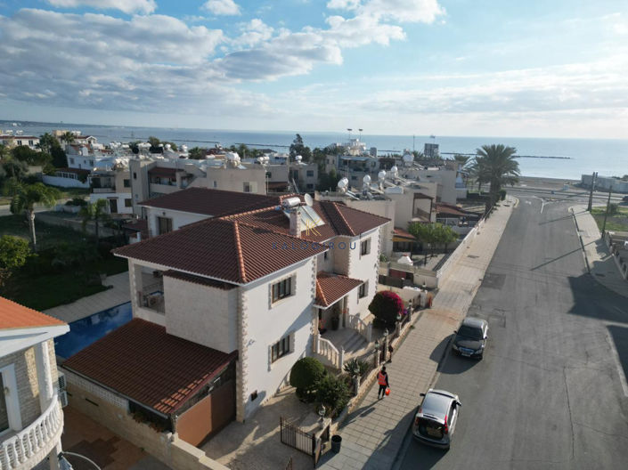 Image No.36-6 Bed House for sale