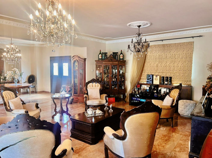 Image No.6-6 Bed House for sale