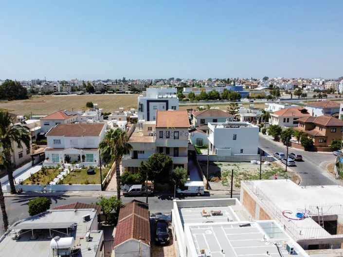 Image No.1-5 Bed House for sale