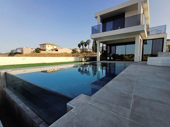 Image No.2-6 Bed House for sale